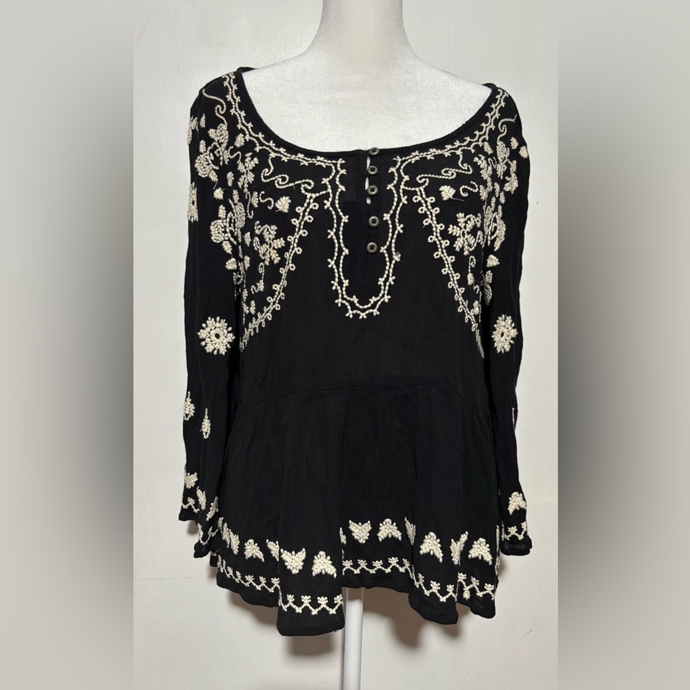 Anthropologie Meadow Rue embroidered top. Size S